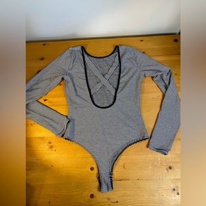 Garage Top small black/white striped